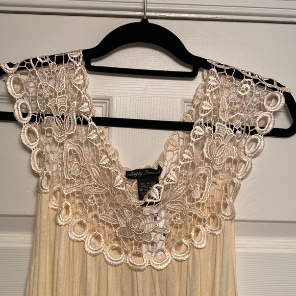 Brand New Simply Irresistible Cream with Lace Tank Top…size 2X - Picture 3 of 3